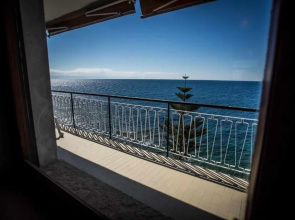 Appartamento in locazione sul mare ad Ospedaletti con piena vista mare