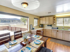 Hike, Bike & Boat: Cabin w/ Dock on Seeley Lake!