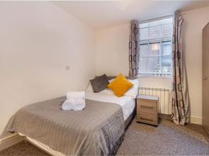 Flat 2, 15 Foregate Apartment - Worcester City Centre