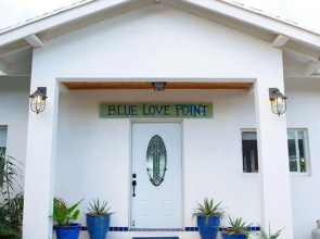 Blue Love Point 3BR by Eleuthera Vacation Rentals