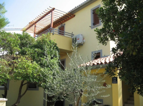 Six Person Apartment With Two Bedrooms Located 200M From Beach In Pjescana Uvala