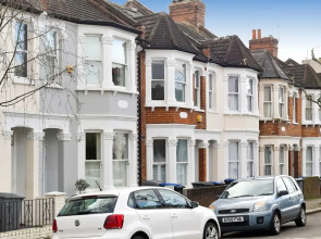 Beautiful Family House With Garden in Queen s Park