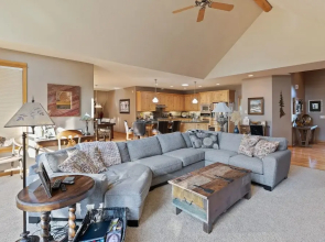 Luna View 3 Bedroom Home by Redawning