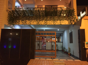 OYO 19535 Hotel Taj Niwas