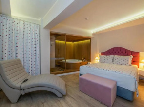 Ece Marina Suites