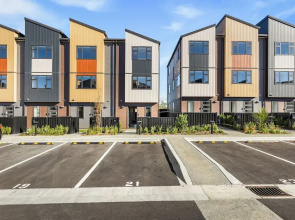 4BR Townhouse for Families Zodiak Stays