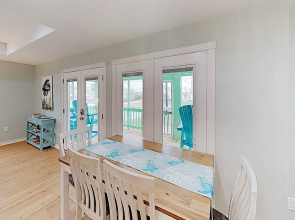 Brand-new Getaway W/ Screened Porch - Walk To Bay! 2 Bedroom Home