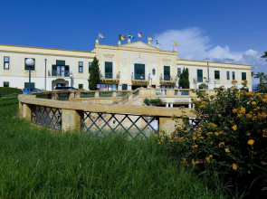Delfino Beach Hotel