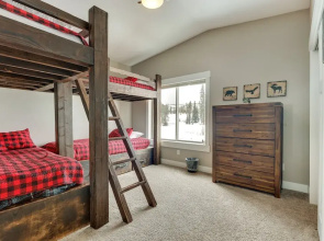 Convenient Fraser Townhome w/ Hot Tub, Near Hikes!
