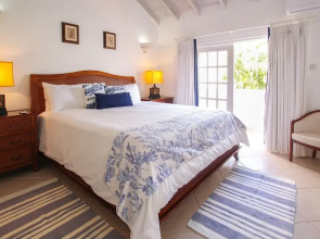 Relax Poolside At This Stylish Townhouse - Porters Gate 24 by BSL Rentals