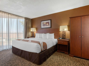 Quality Inn View of Lake Powell - Page