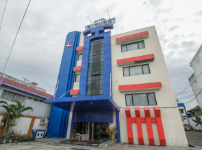 RedDoorz Plus near Taman Siring