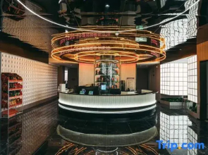 Mengzhou Lightning Bear E-Sports Hotel