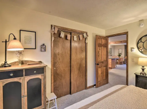 Glen Condo w/ Mountain Views: Walk to Story Land