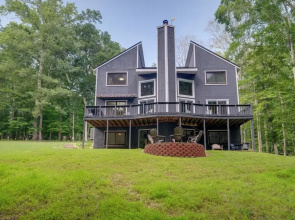 Spacious & Serene Lake Ridge Retreat w/ Game Room!