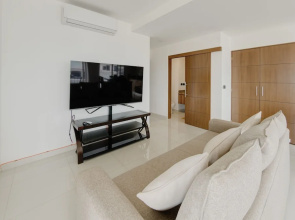 Spectacular Beach And Mountain View Condo - 5 Min From The Beach