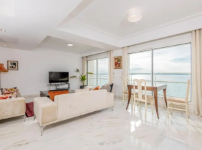 luxury apartement lake view