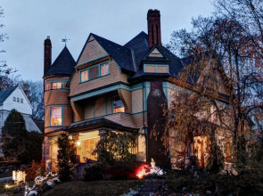 The Queen, A Victorian Bed & Breakfast