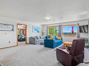 On-site Kenai River Fishing: Soldotna Apartment!