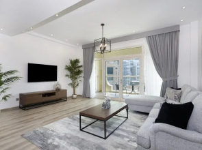 Luxe 1BR w Palm Skyline View Easy Mall Access