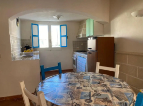 { CASUZZA CURATOLO } 30 m dal centro.