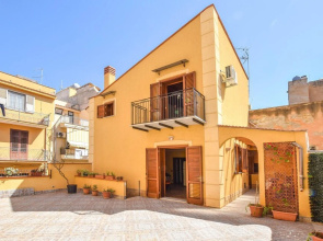 Stunning Home in Aspra With 3 Bedrooms and Wifi