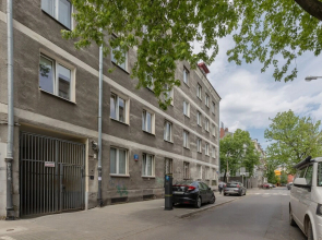 Bałuckiego Apartment Warsaw by Renters