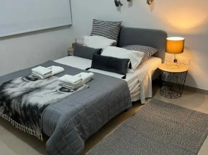 HESTIA: Downtown Nicosia studio with 1 double bed