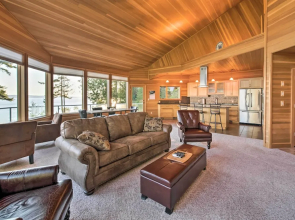 Marrowstone Island Home: 20 Mins to Port Townsend!