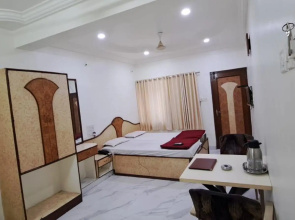 Hotel Aaditya Palace