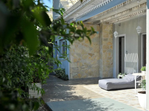 Alekos Luxury Suites Free 24h Transportation From - To Airport