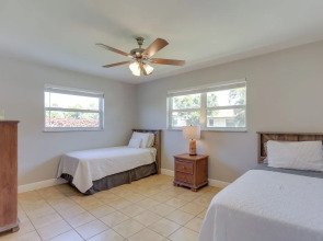 Pet-friendly Palm Beach Pad - 1 Mi to the Ocean!