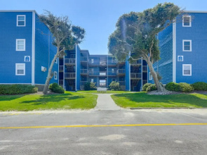 Beachfront North Carolina Condo - Steps to Ocean!