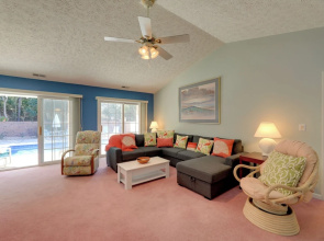 Pine Knoll Shores Getaway - Walk to Beach!