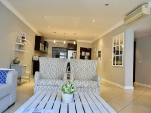 Beach House-style Apartment In City Centre