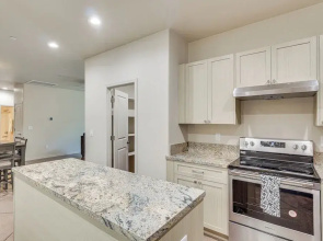Hike & Explore: Apt 3 Mi to Lake Havasu & Dtwn!