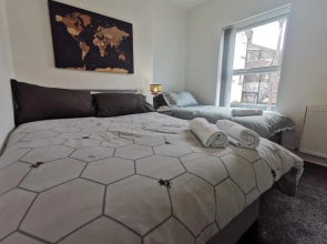 Cozy 2 Bed House - FREE Wifi and Parking - Anfield Liverpool Home