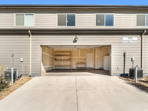 First Class Stylish Townhome near Old Town!