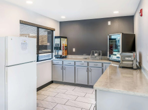 Americas Best Value Inn East Peoria