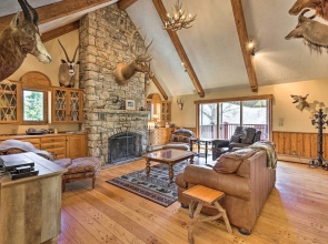 40-acre Ski Retreat w/ Hot Tub in Banner Elk!