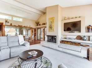 1 Mi to Shops on El Paseo: Condo w/ Pool Access!