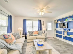 Freshly Remodeled Beach House, Steps to Shore