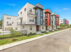 Modern 4BR Townhouse Near French Quarter