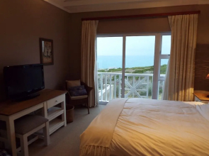 Pinnacle Point Pool Lodge