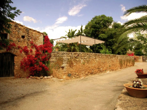 Country house from the 15th century restored with roof terrace and private pool