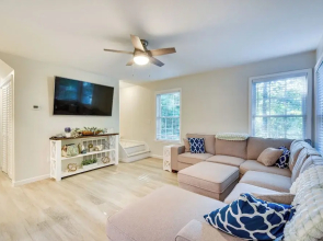 Lake Hartwell Retreat w/ 2-tier Dock & Boat Slip!