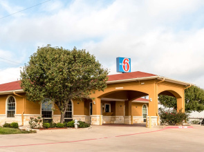 Motel 6 Alvarado, TX