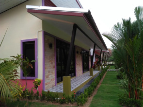 Phuket Sirinapha Resort