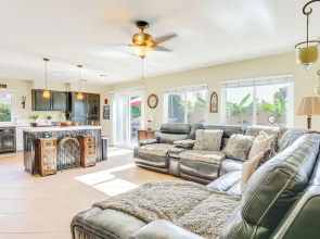 Hot Tub, Bar & Outdoor Kitchen: Chic Indio Retreat