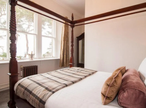 Invernairne Guest House